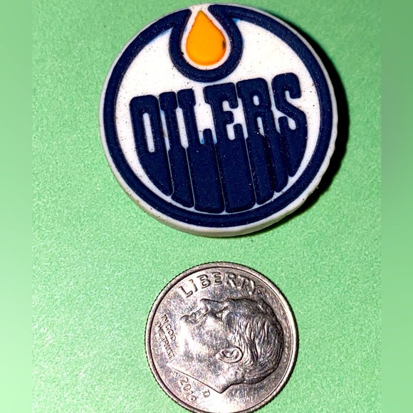 (10 for $15) Edmonton Oilers Canada Hockey 🏒 Crocs Shoe Charms - Picture 1 of 1